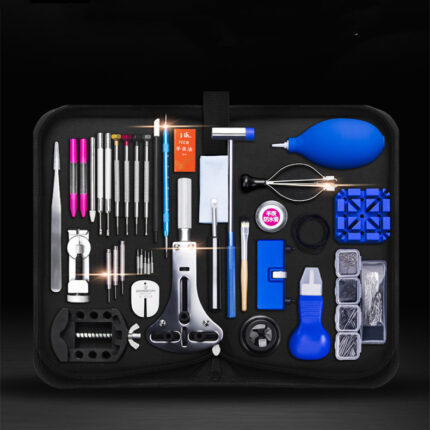 Kit de herramientas multifunción para reparación de relojes: desmontaje, cambio de batería y mantenimiento general.