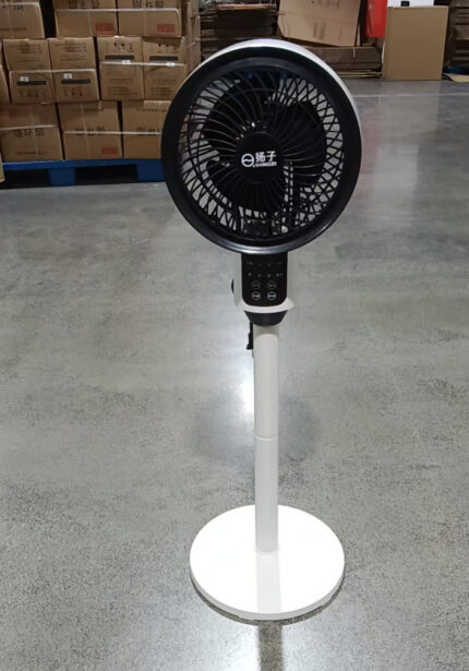 ventilador de pie con aspas